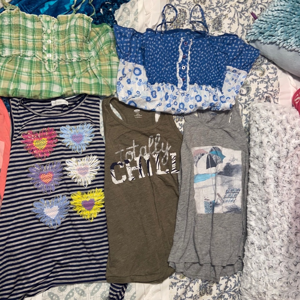 6 tank tops - Picture 3 of 4